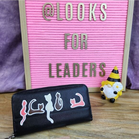 Vintage Handbags - 🔸️NWOT Black Faux Leather Refined Cat Wallet/Wristlet